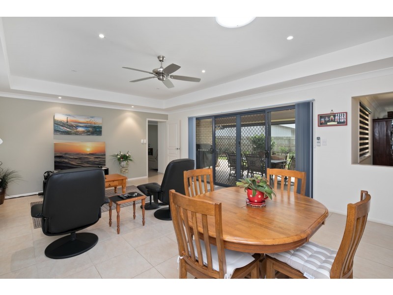 2 Pitman Place, Redland Bay QLD 4165
