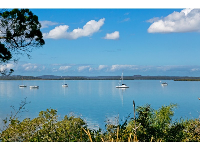 28 The Boulevard, Redland Bay QLD 4165