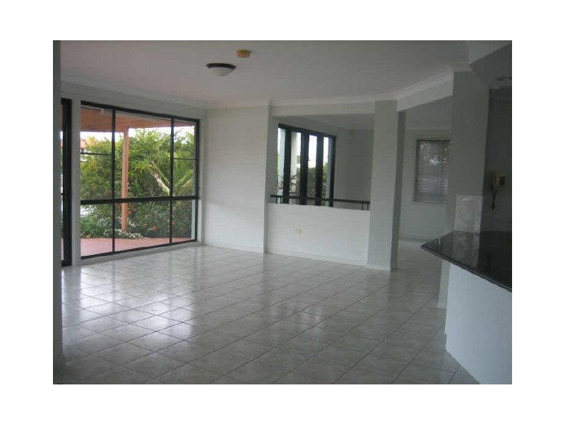 2 Mainroyal Court, Raby Bay QLD 4163