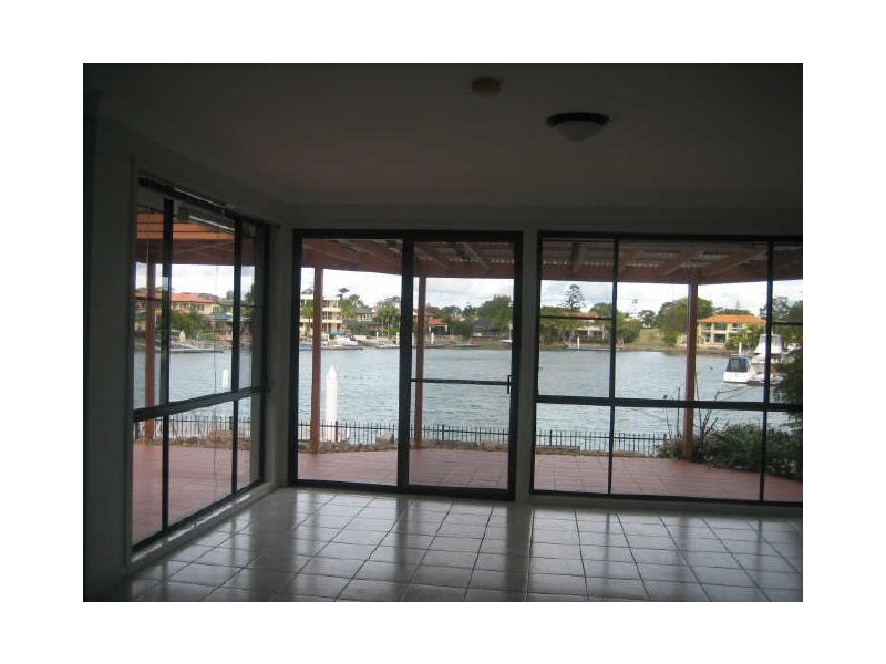2 Mainroyal Court, Raby Bay QLD 4163