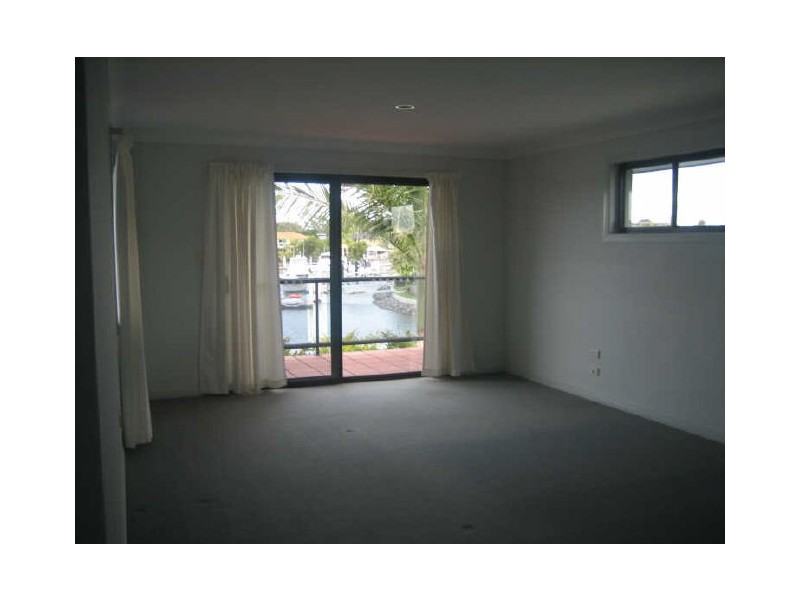2 Mainroyal Court, Raby Bay QLD 4163
