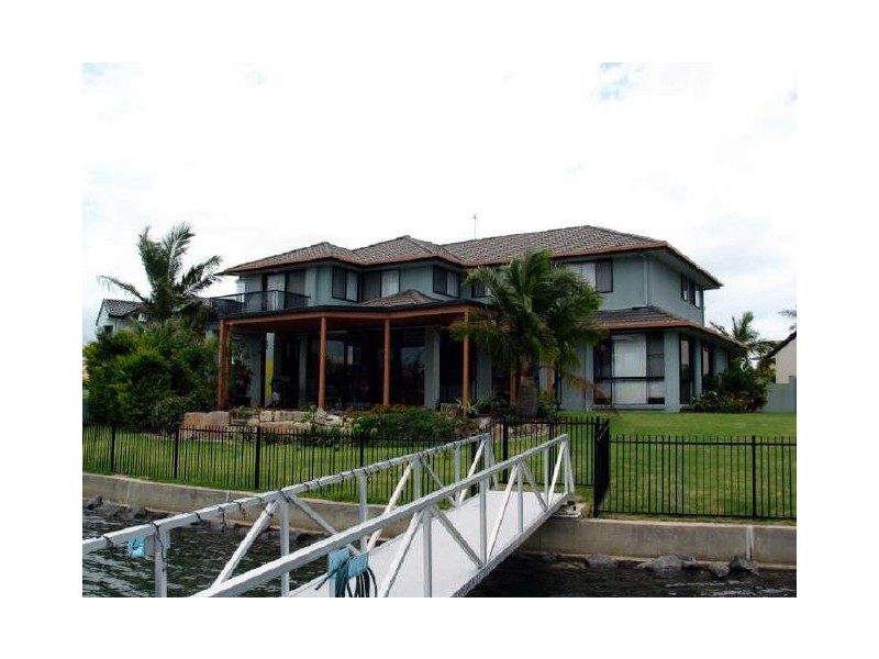 2 Mainroyal Court, Raby Bay QLD 4163