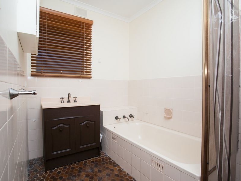 11 Somerset Avenue, Redwood Park SA 5097