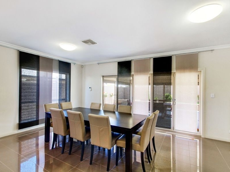 8 Kopoola Crescent, Gilles Plains SA 5086