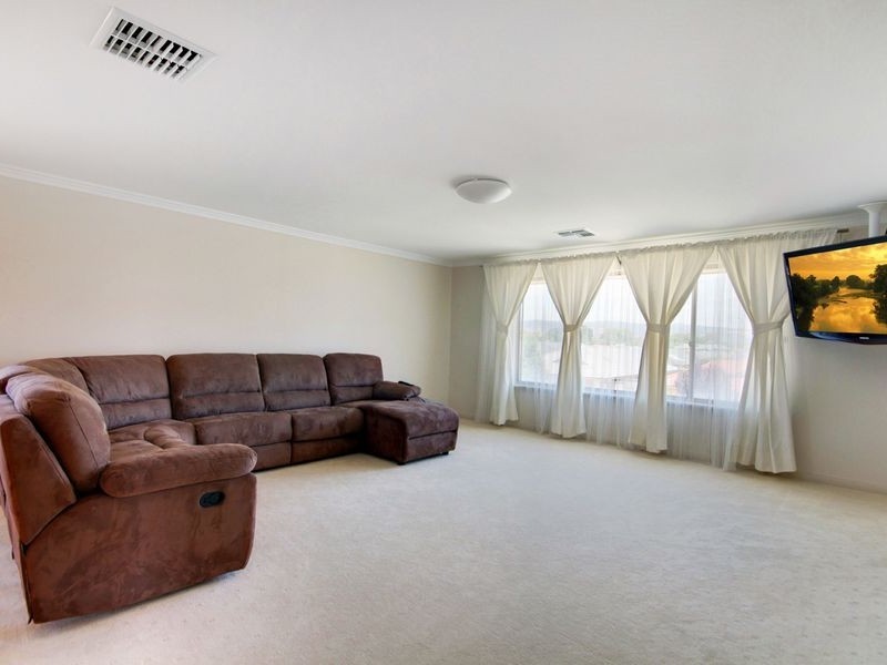 8 Kopoola Crescent, Gilles Plains SA 5086