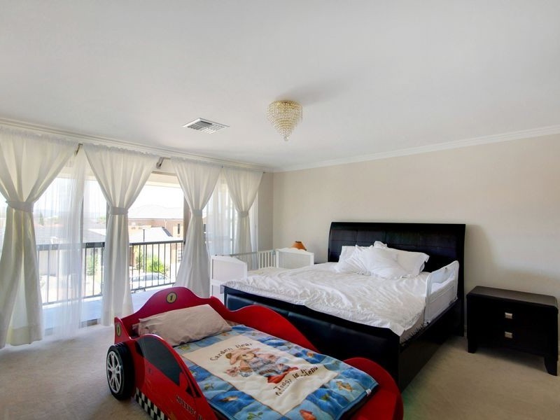 8 Kopoola Crescent, Gilles Plains SA 5086