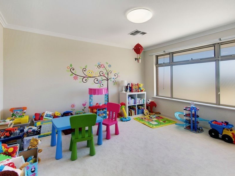 8 Kopoola Crescent, Gilles Plains SA 5086