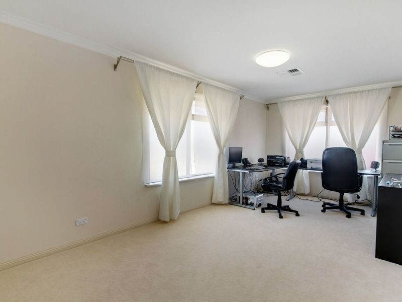 8 Kopoola Crescent, Gilles Plains SA 5086