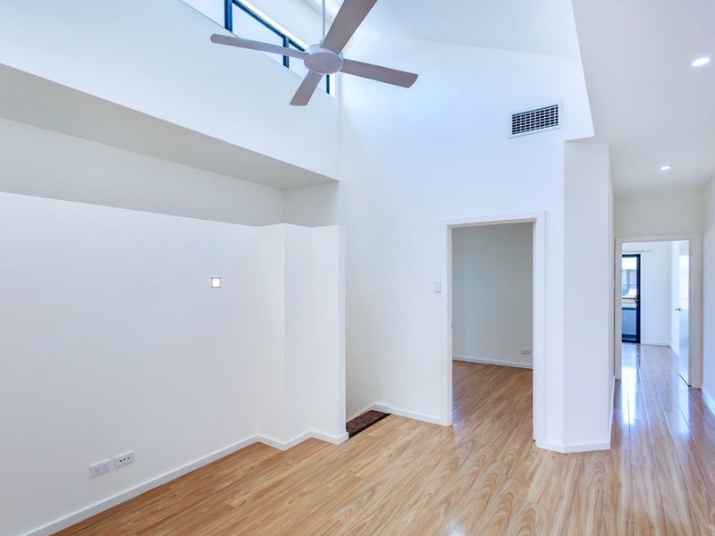 2/25B Coventry Street, Mawson Lakes SA 5095