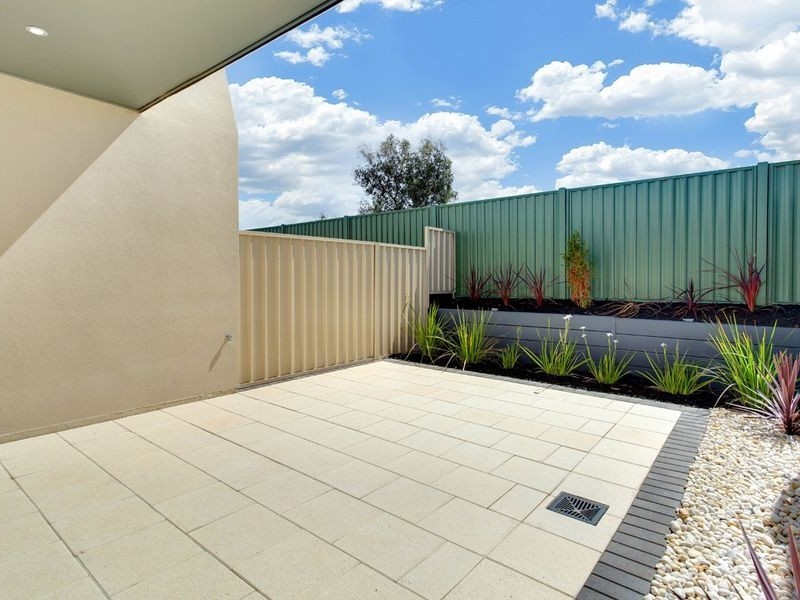 2/25B Coventry Street, Mawson Lakes SA 5095