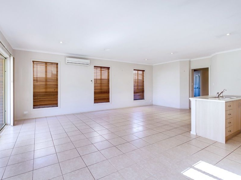 27 Leander Crescent, Greenacres SA 5086