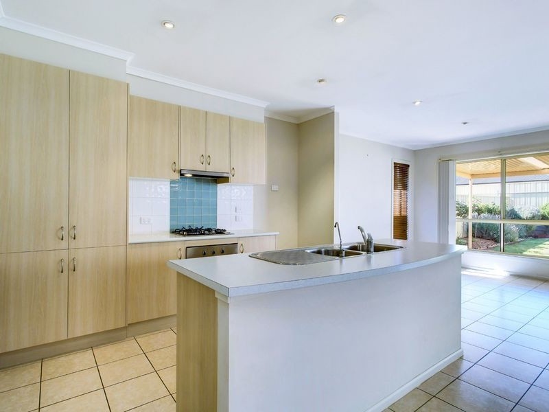 27 Leander Crescent, Greenacres SA 5086