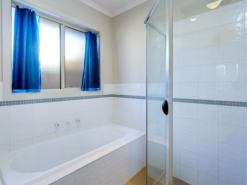 27 Leander Crescent, Greenacres SA 5086