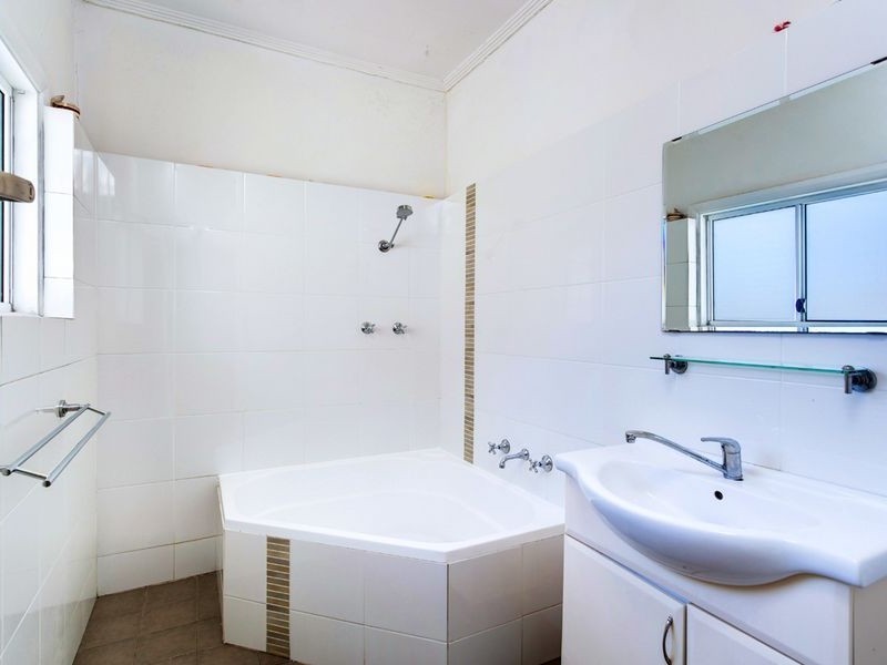 556 Regency Road, Broadview SA 5083