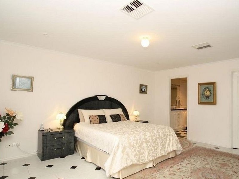 6 Gamma Crescent, Panorama SA 5041