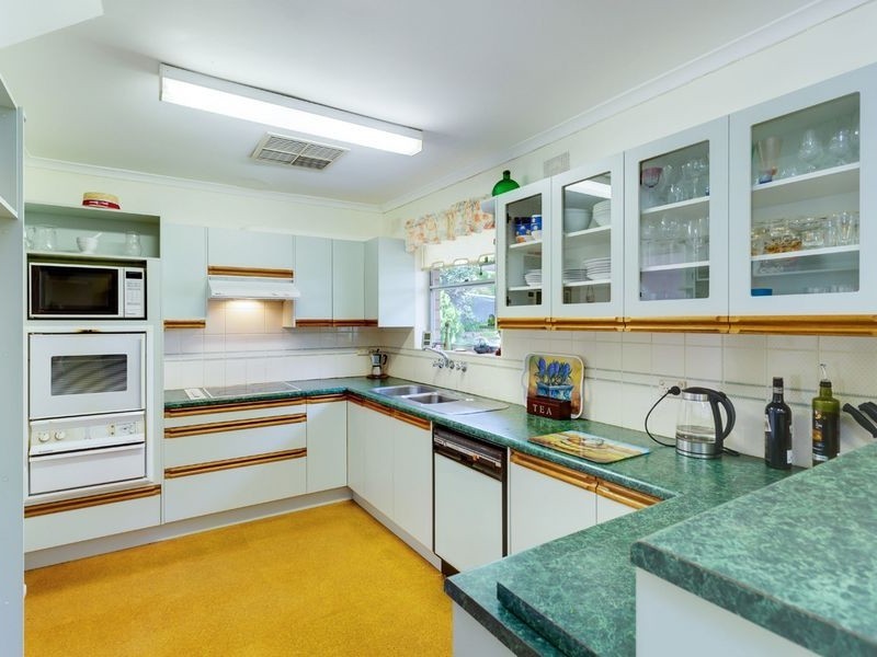 11 Sherwood Avenue, Valley View SA 5093