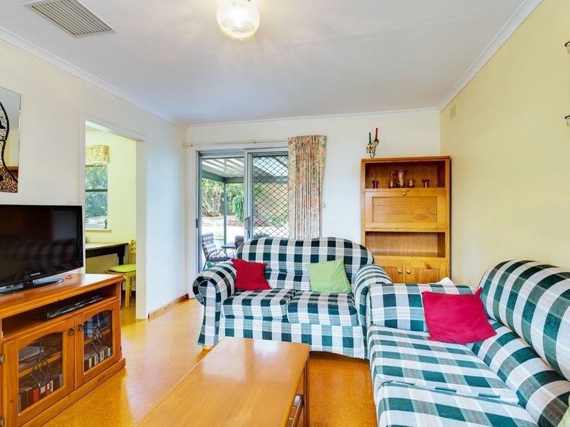 11 Sherwood Avenue, Valley View SA 5093