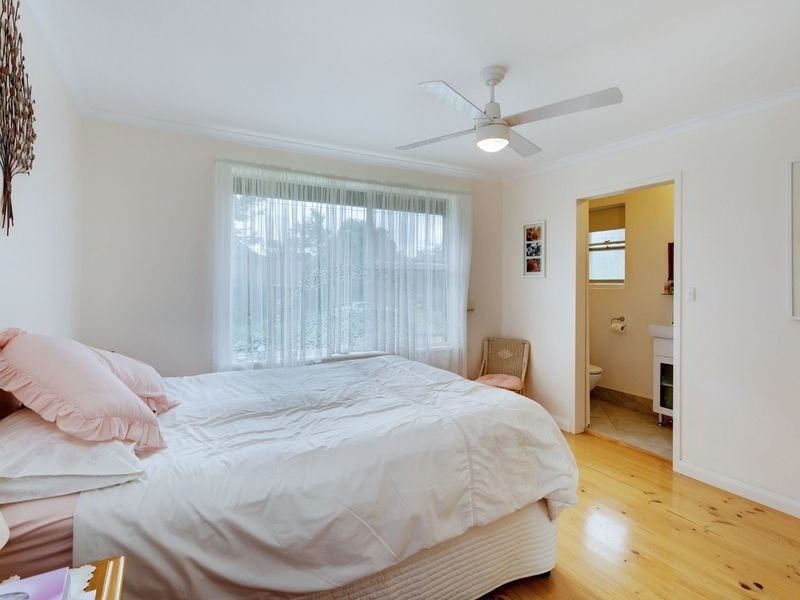 11 Sherwood Avenue, Valley View SA 5093