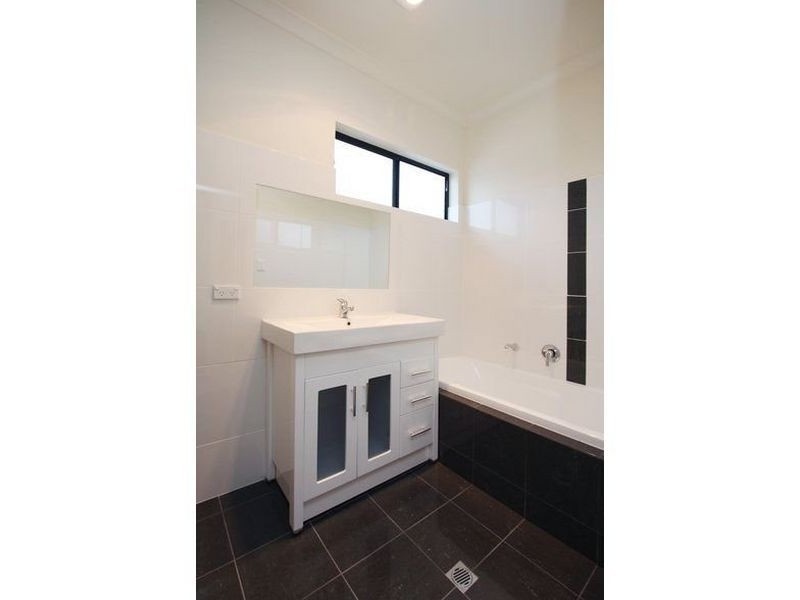 15a Condada Avenue, Park Holme SA 5043