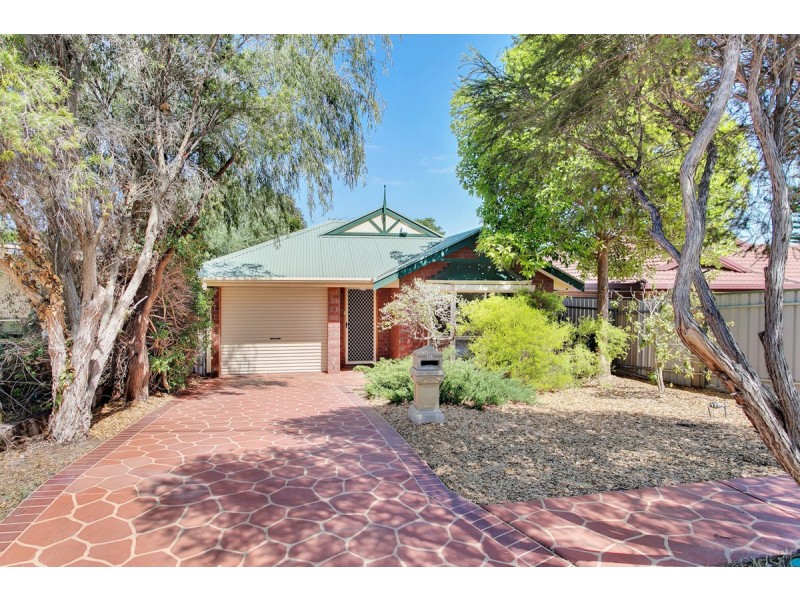 18 Bolton Road, Para Hills SA 5096