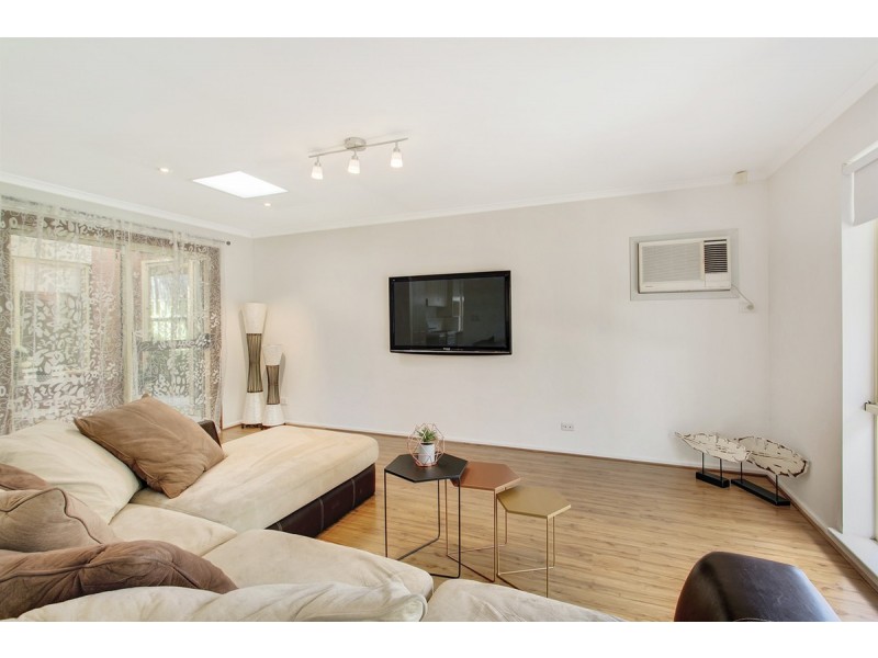 18 Bolton Road, Para Hills SA 5096