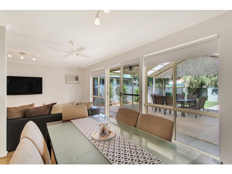 18 Bolton Road, Para Hills SA 5096