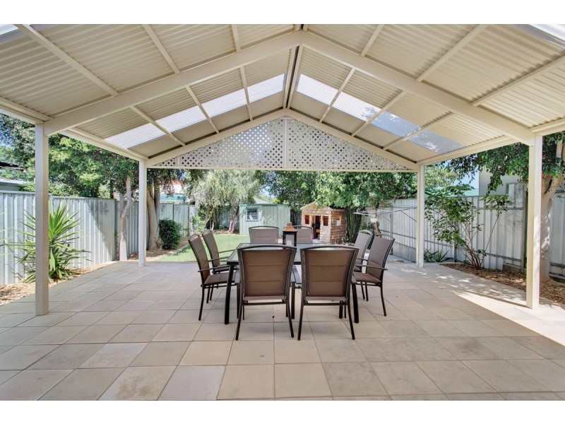 18 Bolton Road, Para Hills SA 5096