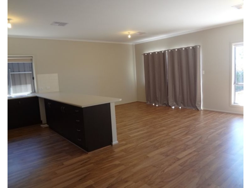 2a Carolan Crescent, Valley View SA 5093