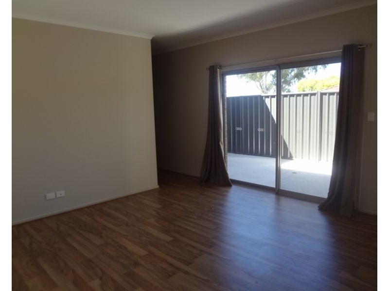 2a Carolan Crescent, Valley View SA 5093