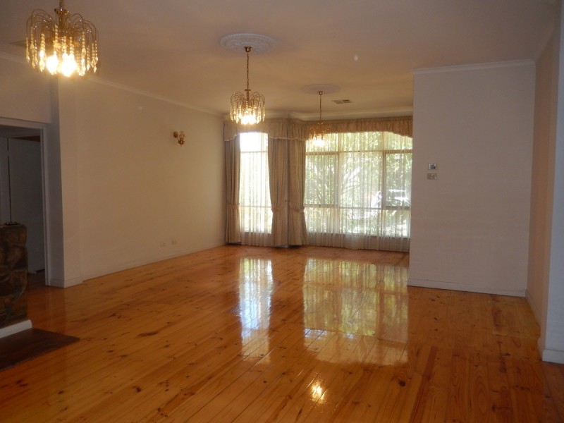 16 Cambridge Street, Vale Park SA 5081