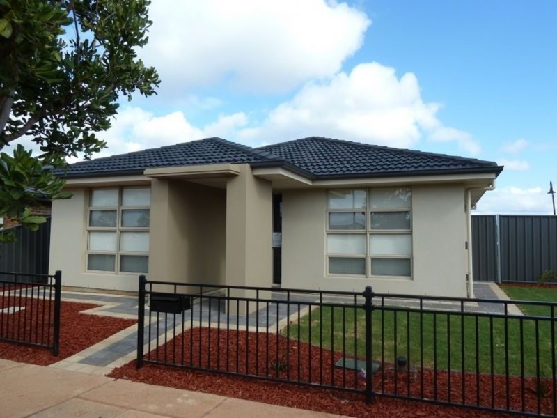 24 West Parkway, Andrews Farm SA 5114