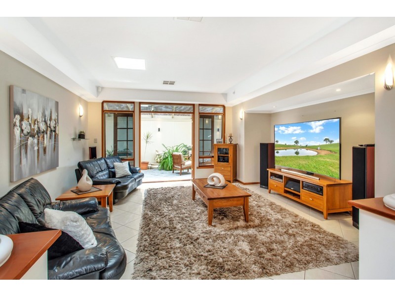 8 Hendry Court, Gilles Plains SA 5086