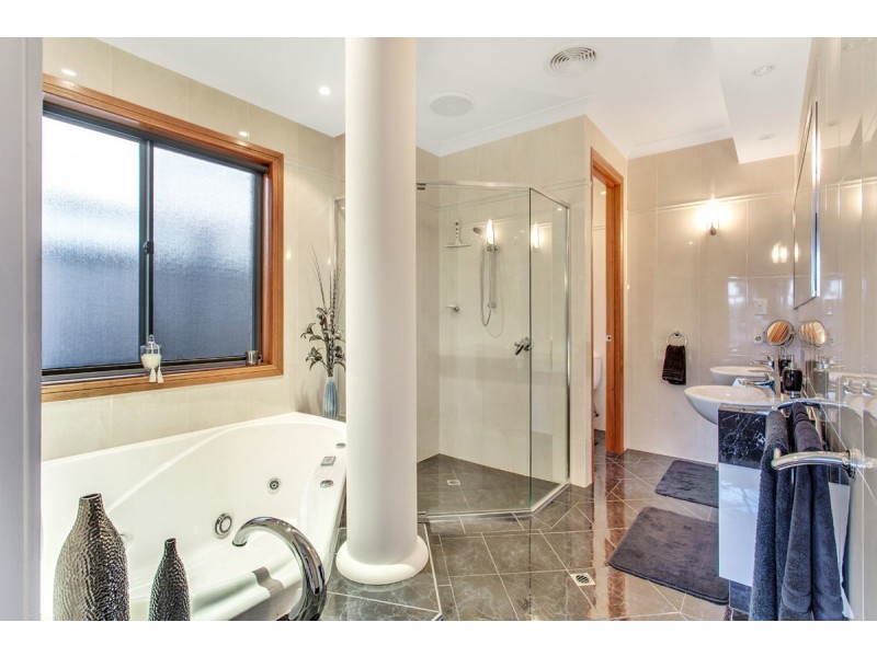 8 Hendry Court, Gilles Plains SA 5086