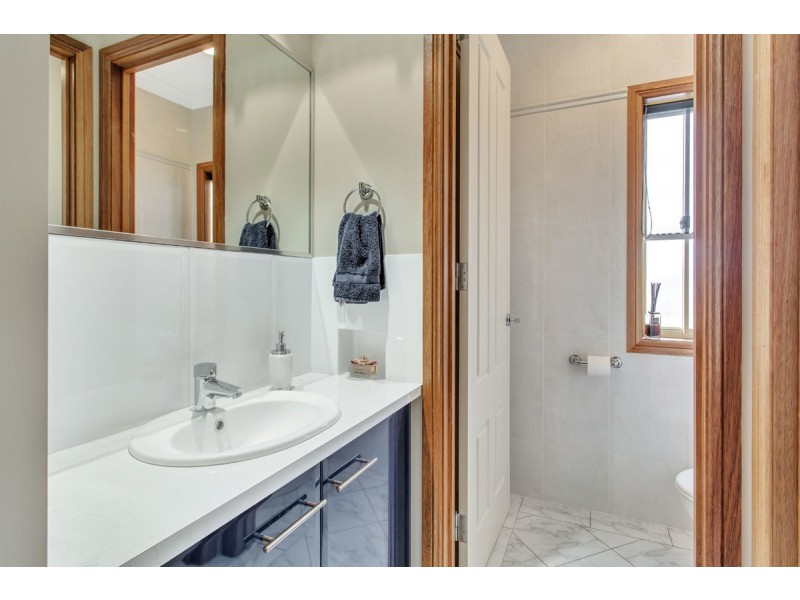 8 Hendry Court, Gilles Plains SA 5086