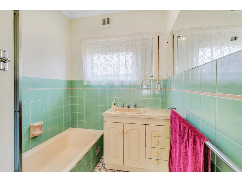 29 Essex Street, Woodville Gardens SA 5012