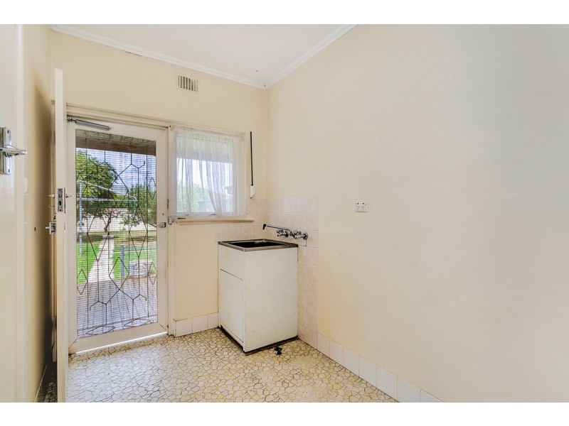 29 Essex Street, Woodville Gardens SA 5012