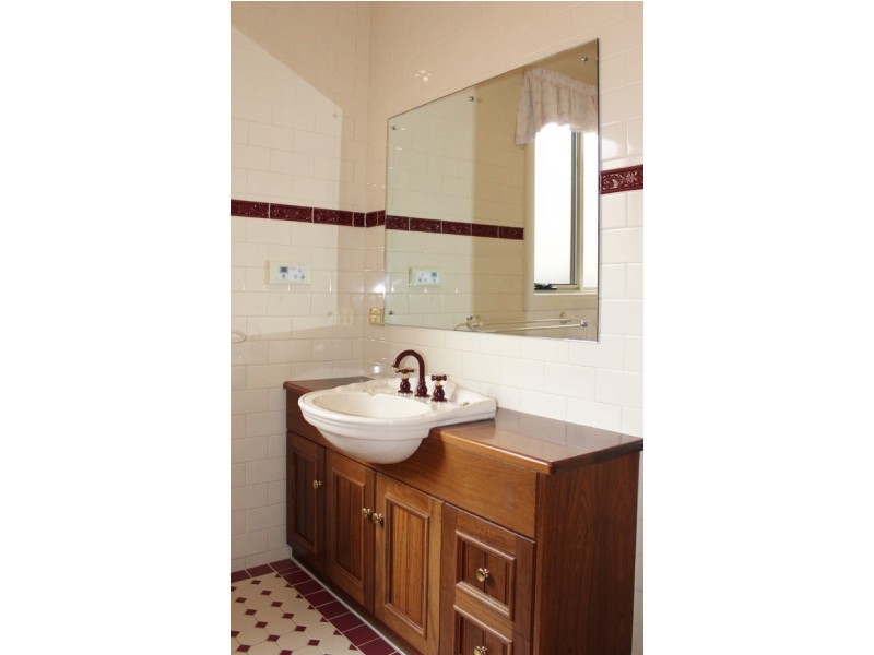 47 Ninth Avenue, St Peters SA 5069