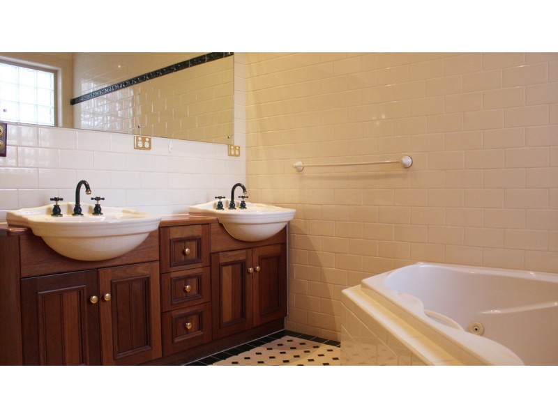 47 Ninth Avenue, St Peters SA 5069