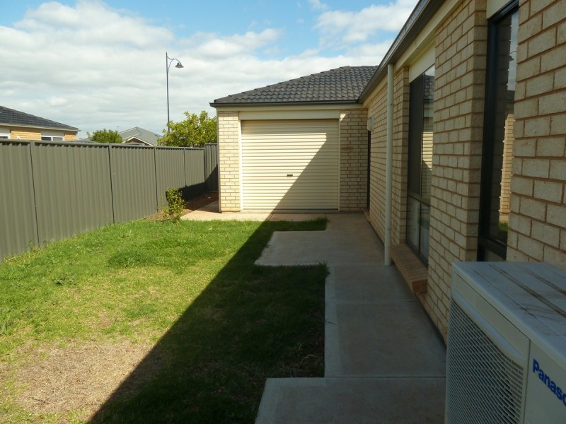 11 West Parkway, Andrews Farm SA 5114