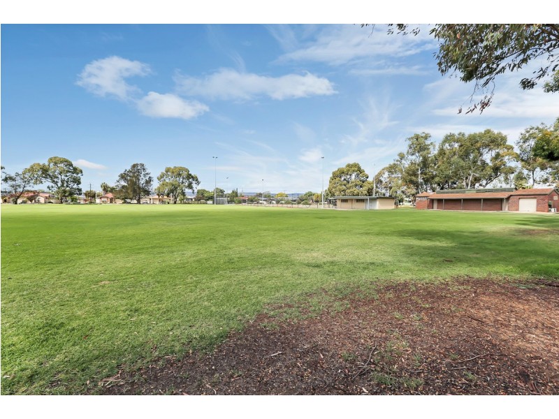 4 Leander Crescent, Greenacres SA 5086