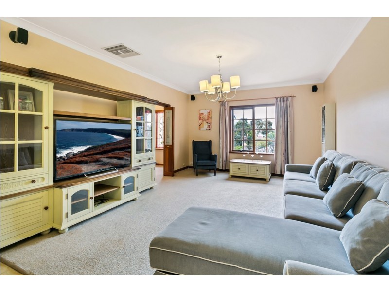 16 Kinnaird Crescent, Highbury SA 5089
