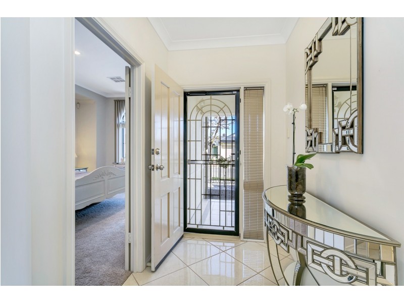 5 Maquarie Street, Mawson Lakes SA 5095