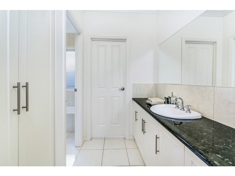 5 Maquarie Street, Mawson Lakes SA 5095