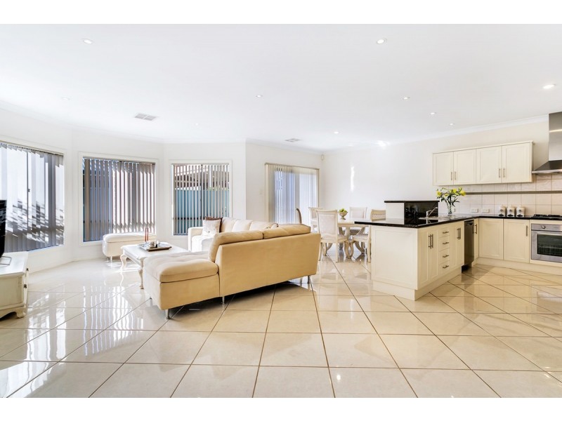 5 Maquarie Street, Mawson Lakes SA 5095