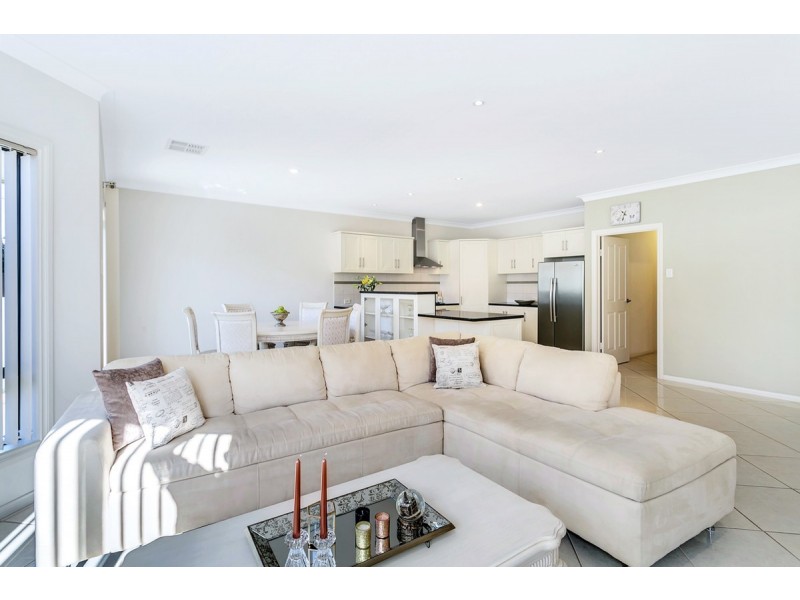 5 Maquarie Street, Mawson Lakes SA 5095