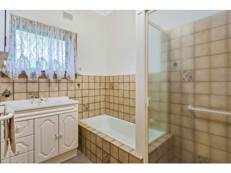 38 Brougham Drive, Valley View SA 5093