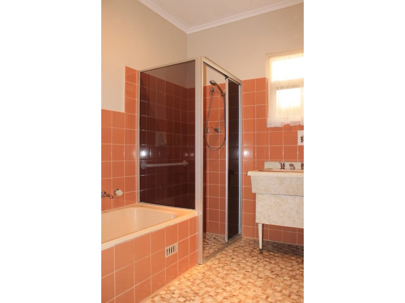 18 Carinya Crescent, Rostrevor SA 5073