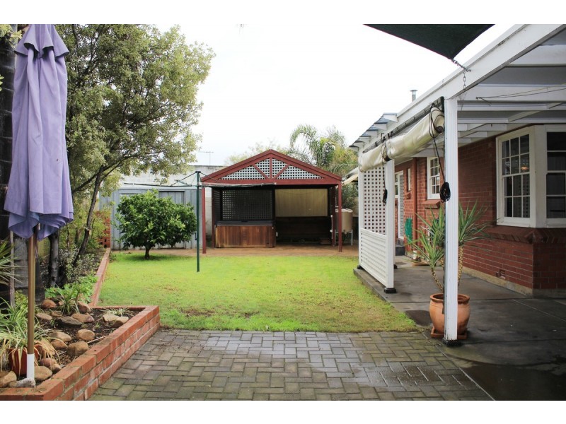 18 Carinya Crescent, Rostrevor SA 5073