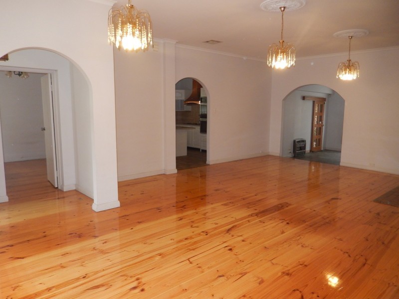 16 Cambridge Street, Vale Park SA 5081