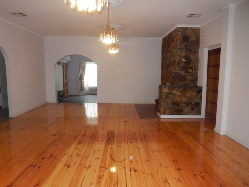 16 Cambridge Street, Vale Park SA 5081